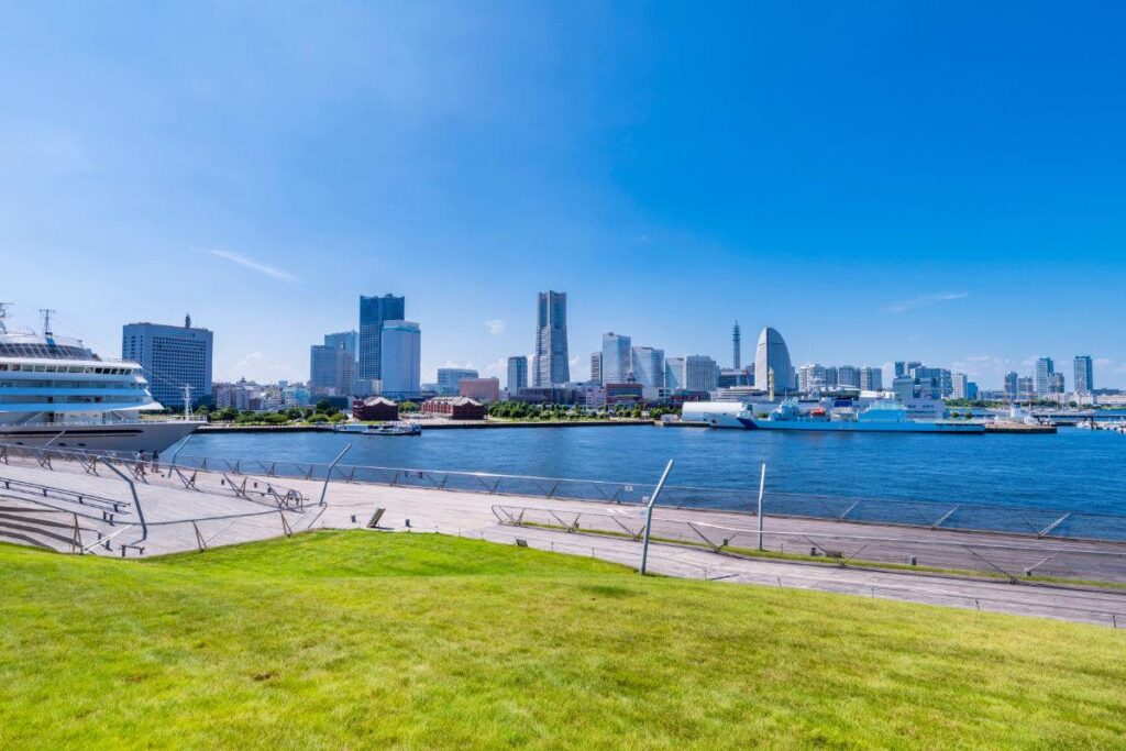 港町横浜の魅力を最大限に引き出し、訪問者（観光客）を呼び込むためのデザインと集客の秘訣を解説します。高品質なWebサイトを運用するための具体的なヒントが詰まった地域密着コラムです。