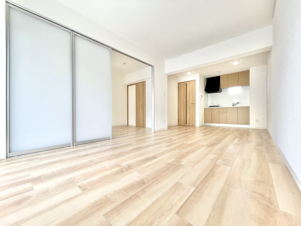 物件情報の写真撮影のコツ: 部屋の「4隅」から、広く高く撮影する